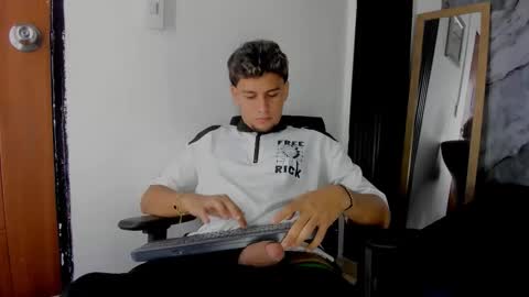 alan__smith online show from December 2025 07:53:02 PM