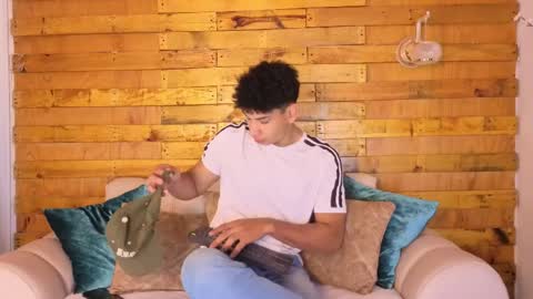 Snapshot of alan_castillo_ chatting on March 2026 11:54:01 AM Alan online show from March 2026 11:54:01 AM