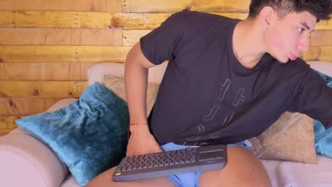 Snapshot of alan_castillo_ chatting on April 2026 02:00:02 PM Alan online show from April 2026 02:00:02 PM