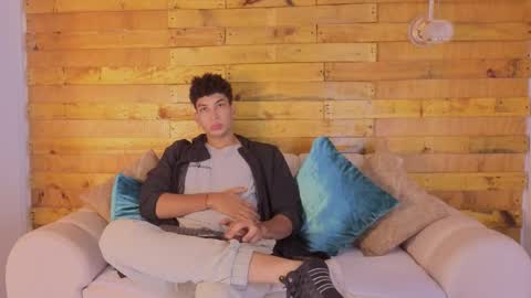 Snapshot of alan_castillo_ chatting on April 2026 12:20:01 PM Alan online show from April 2026 12:20:01 PM