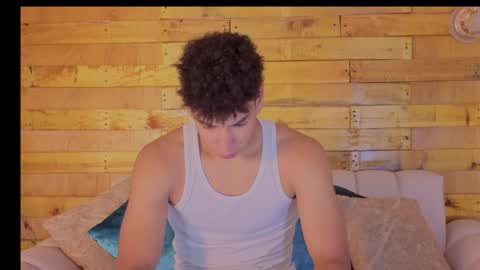 Snapshot of alan_castillo_ chatting on April 2026 12:32:01 PM Alan online show from April 2026 12:32:01 PM