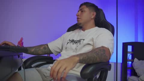 Snapshot of alan_muscle chatting on March 2026 05:55:02 AM Alan online show from March 2026 05:55:02 AM