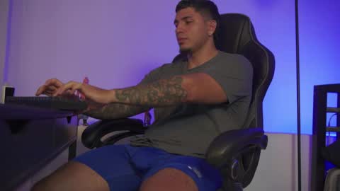 Snapshot of alan_muscle chatting on March 2026 06:58:02 AM Alan online show from March 2026 06:58:02 AM