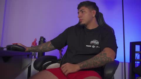 Snapshot of alan_muscle chatting on April 2026 06:03:02 AM Alan online show from April 2026 06:03:02 AM