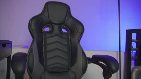 Snapshot of alan_muscle chatting on April 2026 05:59:01 AM Alan online show from April 2026 05:59:01 AM