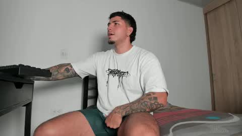 Snapshot of alan_muscle chatting on April 2026 06:14:02 AM Alan online show from April 2026 06:14:02 AM