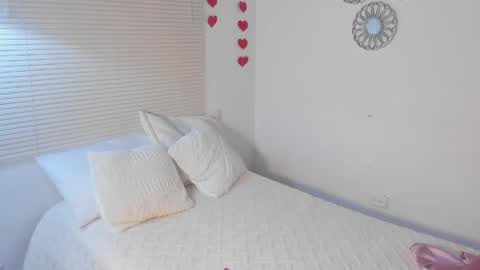 Snapshot of alana__roxxxy chatting on May 2026 02:49:02 AM Alana online show from May 2026 02:49:02 AM