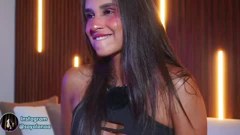 Snapshot of alana_haze chatting on April 2026 02:18:01 AM Alana online show from April 2026 02:18:01 AM