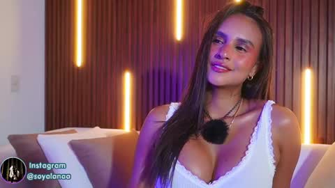 Snapshot of alana_haze chatting on April 2026 03:35:02 AM Alana online show from April 2026 03:35:02 AM