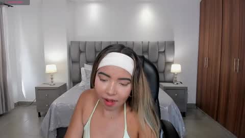Snapshot of alana_martiins chatting on April 2026 08:09:02 PM alana online show from April 2026 08:09:02 PM