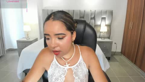 Snapshot of alana_martiins chatting on April 2026 07:08:02 PM alana online show from April 2026 07:08:02 PM
