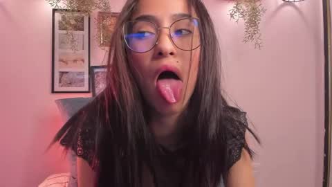 Alana online show from December 2025 01:42:01 PM