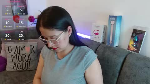 Snapshot of alana_steel_1 chatting on April 2026 07:49:02 PM Alana online show from April 2026 07:49:02 PM