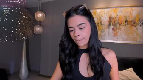 Alana online show from November 2025 12:19:02 PM