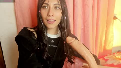 Snapshot of alanalois_ chatting on April 2026 12:35:02 AM ALANA Please follow me online show from April 2026 12:35:02 AM