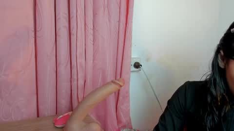 Snapshot of alanalois_ chatting on May 2026 02:53:02 AM ALANA Please follow me online show from May 2026 02:53:02 AM