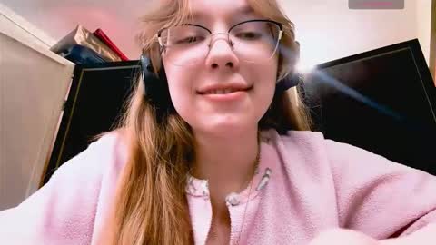 Stella online show from December 2025 03:10:01 PM