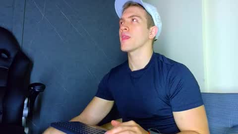 Snapshot of alanferrer chatting on March 2026 10:18:02 AM Alan Ferrer online show from March 2026 10:18:02 AM