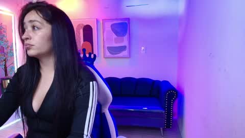 Snapshot of alanna__scott chatting on April 2026 03:39:02 AM Alanna online show from April 2026 03:39:02 AM