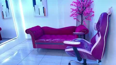 Snapshot of alanna__scott chatting on April 2026 03:51:01 AM Alanna online show from April 2026 03:51:01 AM