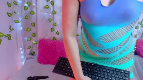 Snapshot of alannasmiles chatting on April 2026 12:52:02 PM Alanna online show from April 2026 12:52:02 PM