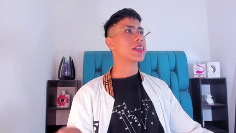 alannaughty_ online show from January 2025 01:00:01 AM