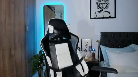 Snapshot of alannaughty_ chatting on April 2026 01:10:01 AM alannaughty_ online show from April 2026 01:10:01 AM