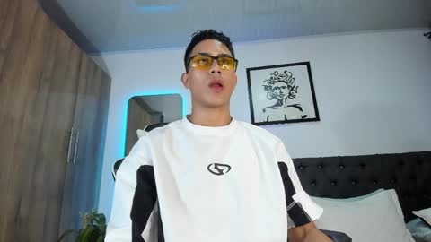 Snapshot of alannaughty_ chatting on April 2026 01:19:01 AM alannaughty_ online show from April 2026 01:19:01 AM