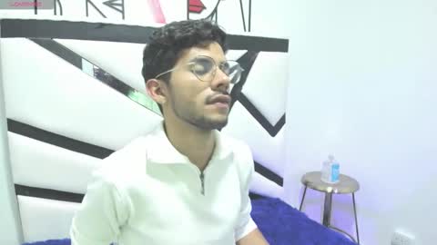 alanvilla_lobo online show from October 2025 09:37:02 PM