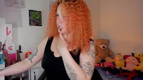 Snapshot of alaska_colors chatting on April 2026 12:42:01 PM Caro online show from April 2026 12:42:01 PM