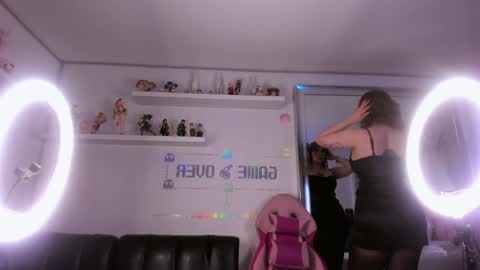 albaandthayron online show from December 2024 12:07:02 PM