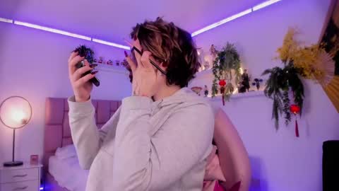 albaandthayron online show from February 2025 12:11:01 PM