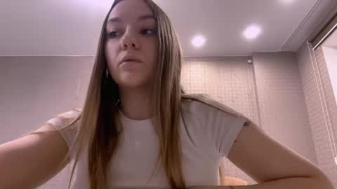 Snapshot of albertaoriley chatting on April 2026 04:20:01 PM Bella online show from April 2026 04:20:01 PM