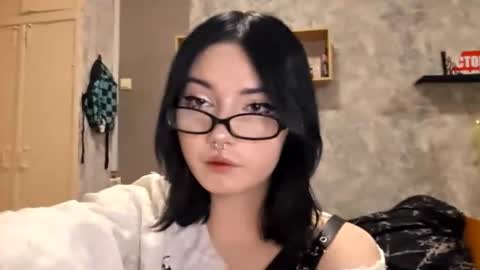 Im Katrina online show from December 2025 03:29:02 PM