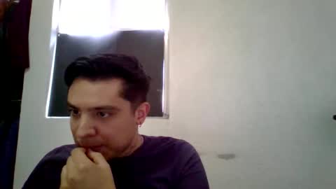 albertoarenas16 online show from May 2026 08:58:01 PM