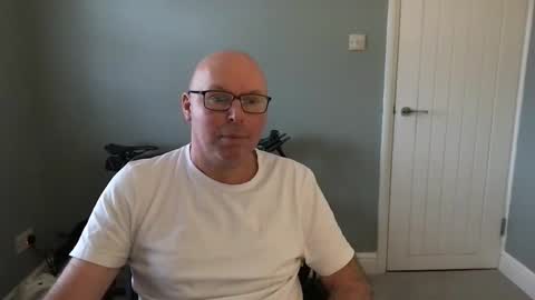 Snapshot of alc300170 chatting on February 2025 02:02:01 PM alc300170 online show from February 2025 02:02:01 PM