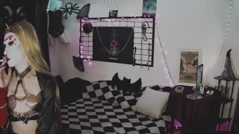 Mistic witch online show from February 2025 08:26:01 PM