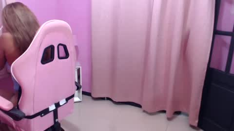 aldana_stone online show from November 2025 09:00:02 PM