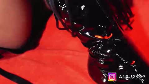 Snapshot of ale_2509 chatting on November 2025 08:10:01 PM Ale online show from November 2025 08:10:01 PM