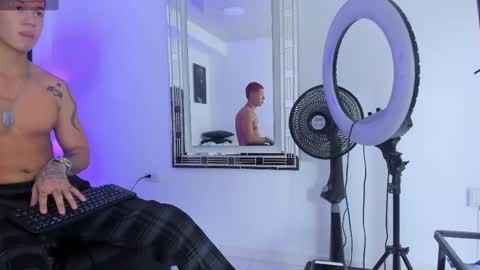 Snapshot of aleanders_ chatting on October 2025 12:02:02 PM aleanders online show from October 2025 12:02:02 PM