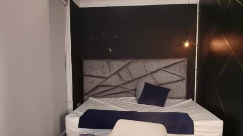 ALEC ANDREWS online show from September 2025 08:00:02 PM