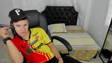 Aleck Boy online show from November 2025 07:59:02 PM