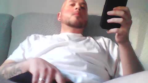 Snapshot of aleeexxxx4u chatting on April 2026 07:44:01 AM aleeexxxx4u online show from April 2026 07:44:01 AM