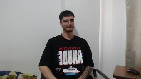 Snapshot of aleex_miller chatting on October 2025 09:45:02 PM aleex_miller online show from October 2025 09:45:02 PM