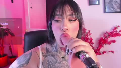 Snapshot of aleja_5 chatting on April 2026 03:01:02 AM Ale online show from April 2026 03:01:02 AM