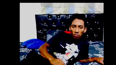 Snapshot of alejandrito_king chatting on November 2025 06:30:01 AM alejandrito_king online show from November 2025 06:30:01 AM