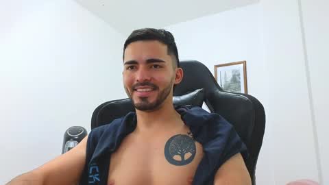 alejandroo_7 online show from January 2025 02:14:02 AM