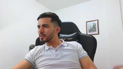 alejandroo_7 online show from January 2025 01:45:02 AM