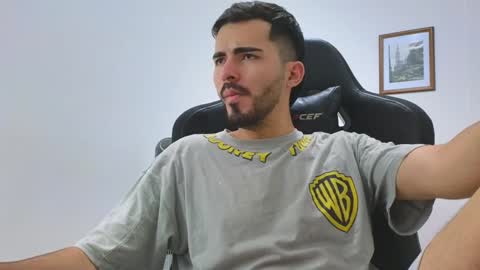 alejandroo_7 online show from January 2025 11:52:02 PM