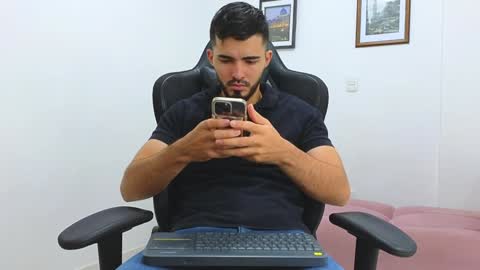 alejandroo_7 online show from January 2025 11:43:02 PM